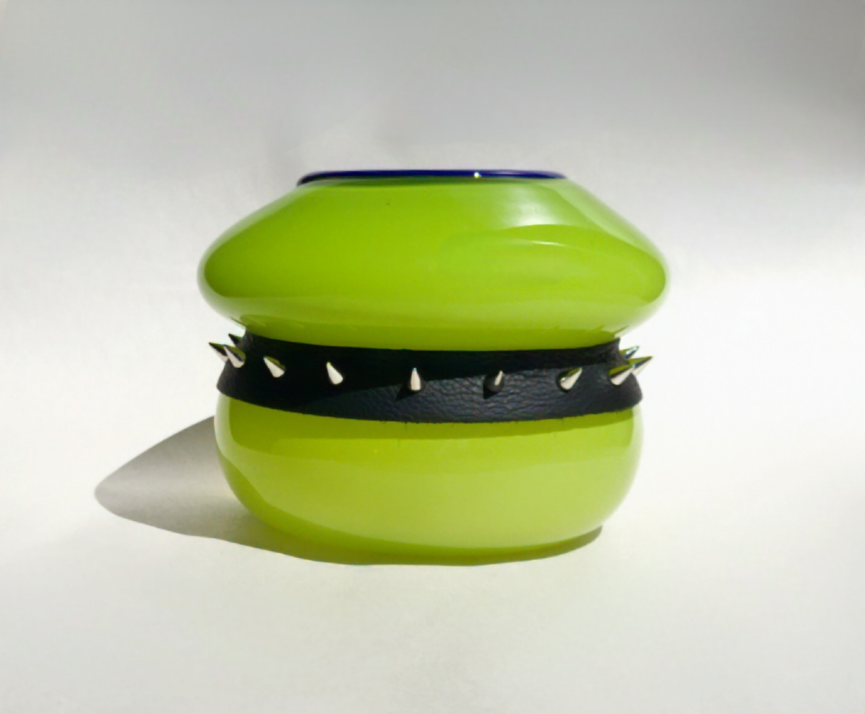 Hourglass Pot, in lime with spike belt