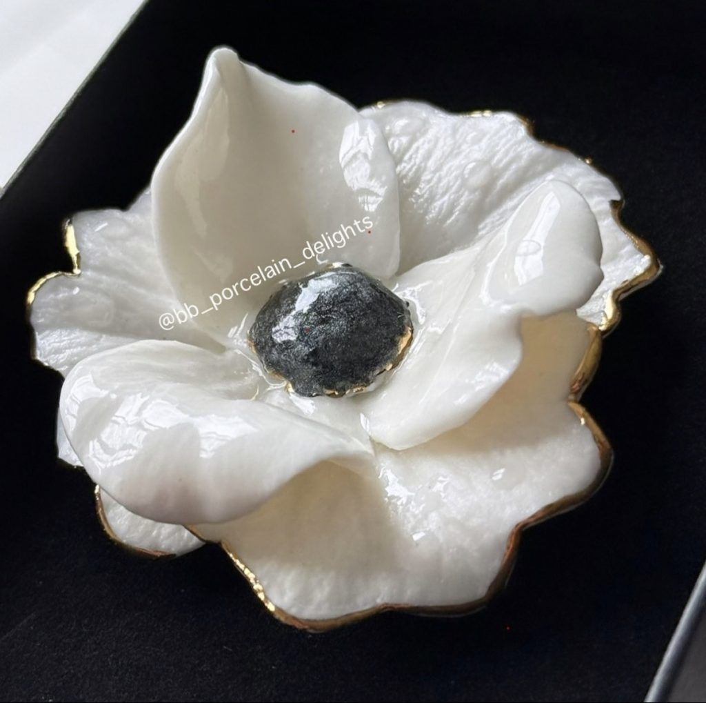 Stillness in bloom Brooch