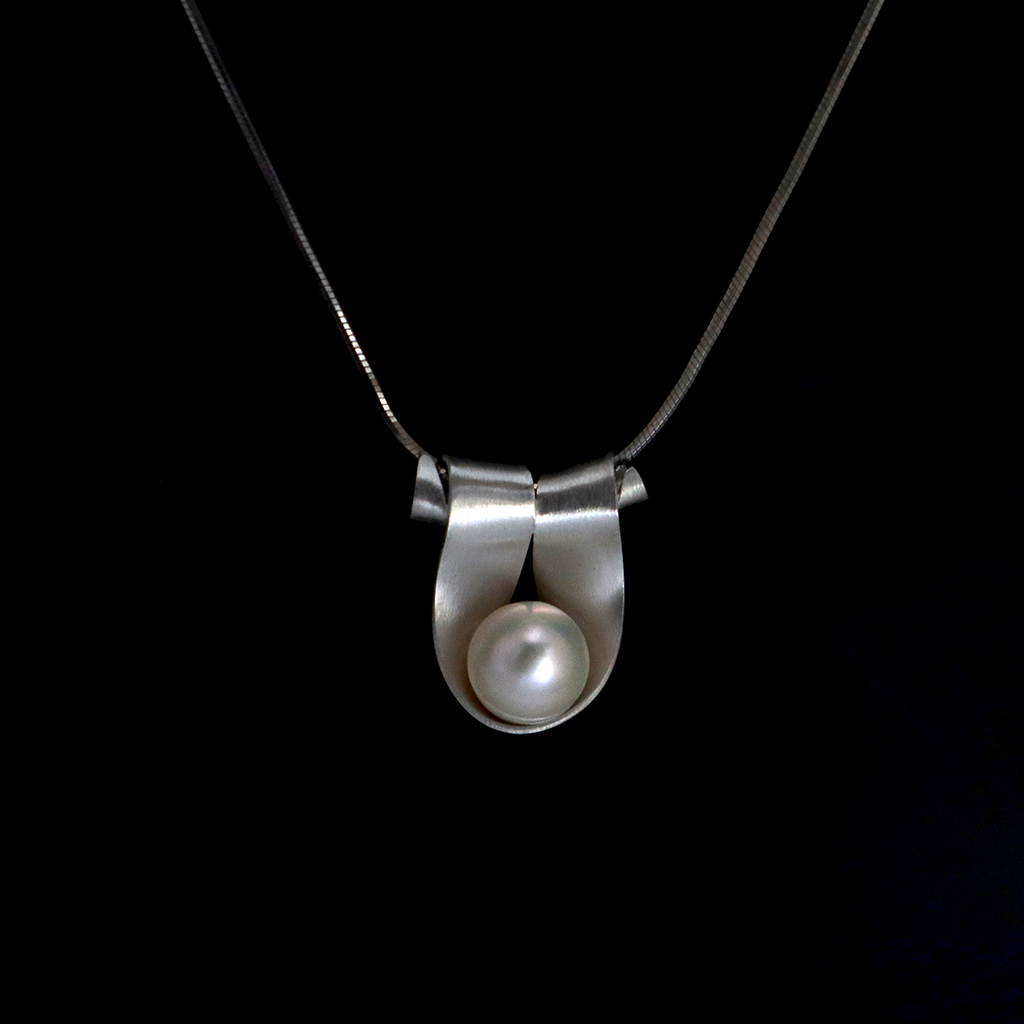 Ribbon Pearl Pendant