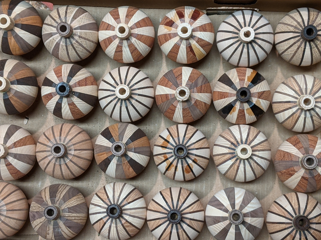 Tops for peppermills