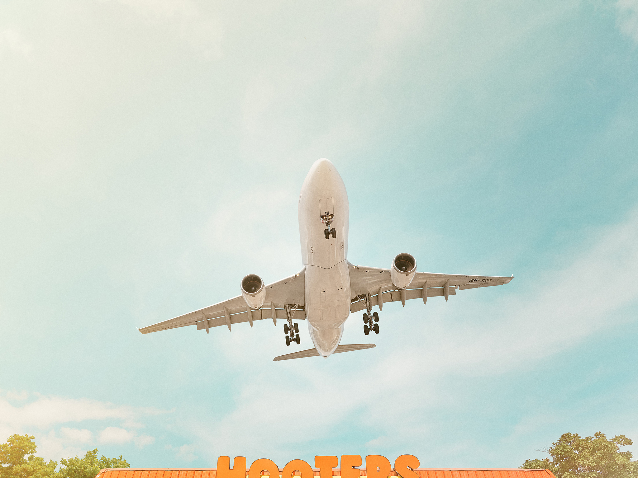 Hooters - YYZ